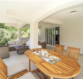 6 Bedroom Beachfront Villa with Heated Pool near Vela Luka on Korcula Island, Sleep 12